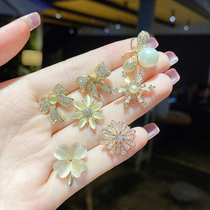 Upscale womens anti-light brooch brooch buckle Dont pin summer fixed clothes accessories Chest Flowers Small Crowdneckline Big Change Little God