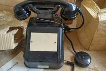 (Yaolan) factorys phone year magnet old with wire electric 51 stock production hand shaking telephone Guangzhou