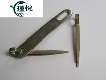 Old-fashioned wooden door bolt latch door lock buckle iron bolt door buckle wear plate door latch door bolt antique