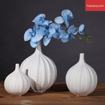 New ceramic garlic-shaped vase home hotel soft decorations ornaments with European modern furnishings