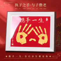 Wedding room layout new wedding supplies Red background gold handprint national wedding book under the letter of appointment creative gift photo frame customized wedding