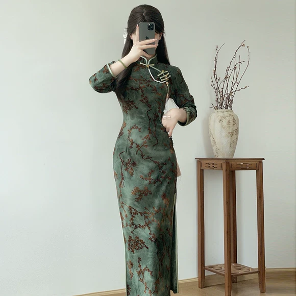 Cheongsam 2024 neuer High-End Slim Fit Plüsch Frauen neuer chinesischer Stil verbesserte Herbst und ...