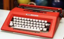 Italian typewriter Olivetti Lettera 25 Retro machinery Old-fashioned furnishings Art gifts Antiques