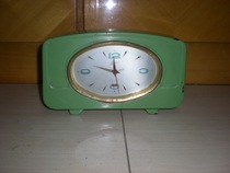 Feiyitang}out of Shanghai Far East Watch Factory production locomotive brand play Guangdong music alarm clock clock table clock (including