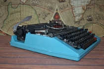 Degree Hall> Old retro mechanical metal English typewriter Shanghai Changkong brand sky blue can be used normally