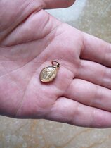 The subordination of the Parish Guanyin Baum gold pendant.