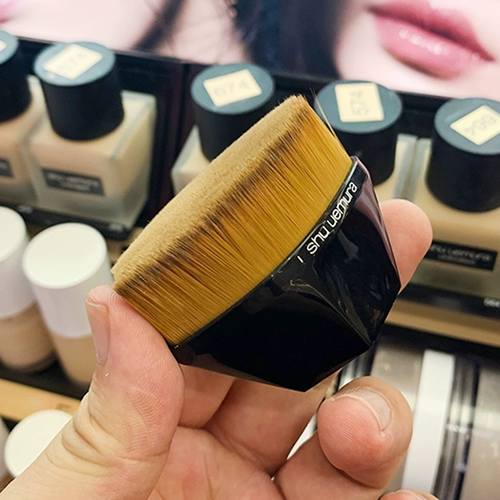 Shu uemura, тональный крем, волшебная нюдовая кисть, 55 оттенок, не оставляет следов