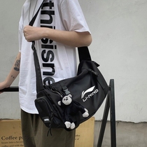 Li Ning handbag mens 2021 summer new mens bag womens bag fitness bag fashion casual messenger sports bag