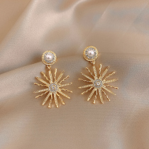 Fatal Gaze~Sun flower pearl stud earrings Womens high-end temperament net red tide earrings exaggerated fashion earrings