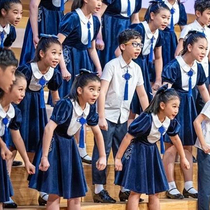 Childrens choral suit for elementary school students to perform the poetry recitation of middle school students poetry recitation Grand Choir