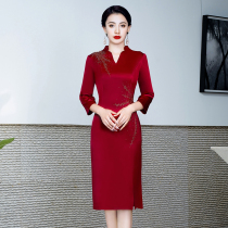High-end hi mother-in-law wedding banquet staple beads improved cheongsam 2022 spring and autumn new acetate satin wedding mother dress