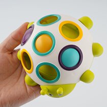 Buckle hole small beetle baby grasping training digging hole finger fine training one and a half year old baby educational toy