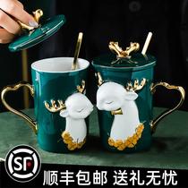 Couple cups A pair of carrying mugs Coffee cups with lids Gifts with hand gifts Ceramic light luxury creative wedding cups
