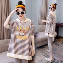 Pregnant women autumn Net red suit 2021 Autumn New Tide mom Joker stripes loose foreign atmosphere sweater two-piece set