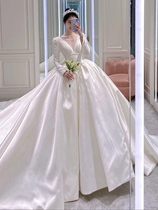 Wedding dress 2021 new bride winter long sleeve French court style satin Korean high end simple slim big tail