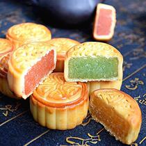 100 packs of moon cake fruit small moon cake Wuren bean paste 4 packs of Cantonese egg yolk Mid Autumn moon cake