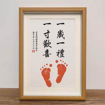 A gift an inch of the babys one-year hand footprints to remember the 100-day full moon and the newborns feet print baby catch Zhou mementos