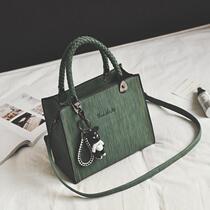 2021 New Tot womens bag Korean version of the fashion atmosphere Joker Hand bag shoulder crossbody bag womens large capacity