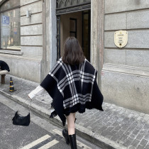 2021 autumn and winter New Joker black and white plaid shawl coat women wear cloak on two sides