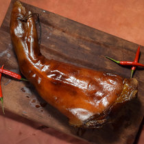 Sichuan specialty Chengkou Chongqing farmhouse smoked pork trotters Guizhou wax pig feet Yunnan pork leg homemade old bacon