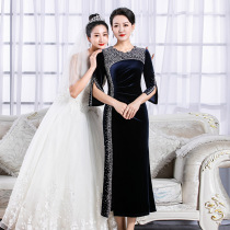 Noble mother-in-law wedding dress 2021 new autumn and winter young plus size gold velvet cheongsam mother-in-law dress female