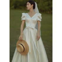 Satin French Light Wedding Dress Simple 2021 New Bride Retro Qi Hepburn White V Collar Slim Out Out Yarn