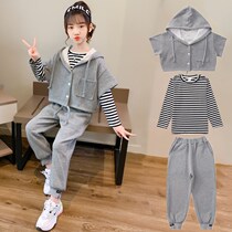 Girls three sets of spring clothing 2022 new Korean version of the Korean Air Children Net Red Fashionable Necropolis Little Girl Sports Suit