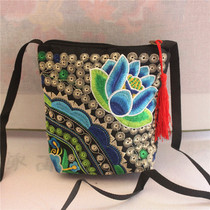 2016 New Ethnic Wind Bag Embroidered Bag Embroidered Bag Embroidered Bag Lady Mini Packet Slanted Satchel Bag