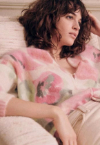 Spot Who wears Who Beauty and Cream Cherry Blossom Pink Retro Trendy V Collar Button Knit Horse Seater Sweatshirt