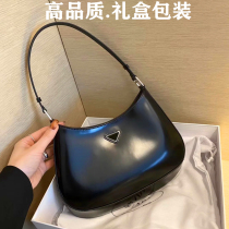 2021 new p home cleo armpit bag shoulder triangle label leather half-moon inverted triangle hobo baguette handbag