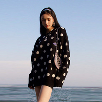Carrying Kiss Lin Yun star same clothes 2021 autumn and winter loose pullover Black polka point sweater women