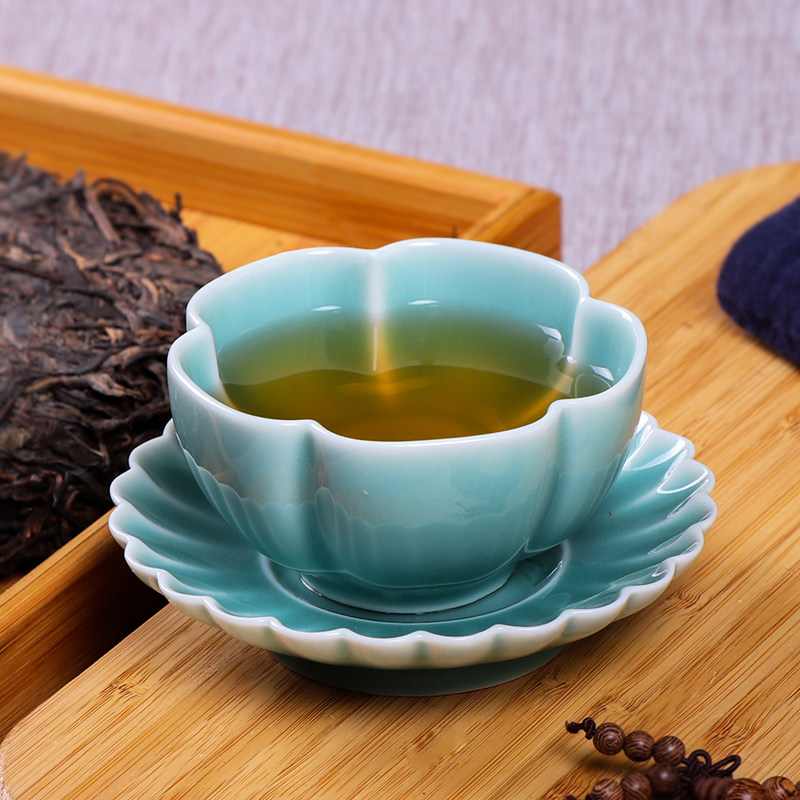 Longquan Qing porcelain kung fu tea set master cup ceramic tasting cup brother kiln ice crack cup pure hand-made single cup Puer tea