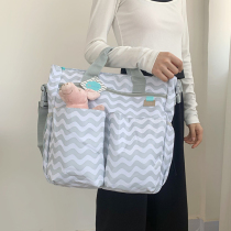  Pick up leaks and export good quality mother and baby large-capacity fashion mommy bag out of the light tote bag messenger baby bag