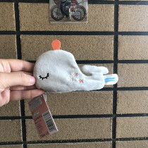 Exit the whole piece of loud paper soothing the towel palm size can bite and the animal white clouds cute