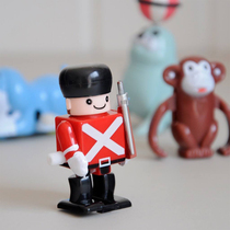 Chain soldiers clockwork soldiers desktop inertia decompression toys June 1 Childrens Day birthday gift tremolo