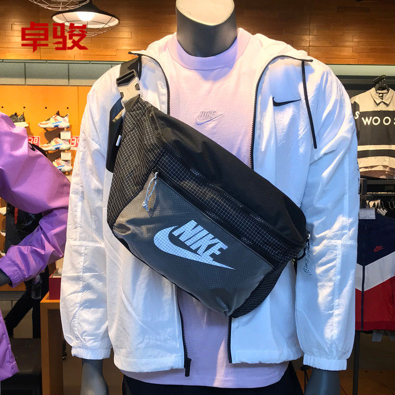 耐克NIKE运动腰包男女胸包学生单肩王一博同款大容量斜挎包CV1411