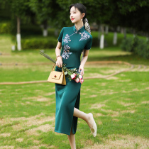 High-end sense of old Shanghai cheongsam summer modified retro Republic of China style high-end catwalk dark green autumn embroidered long section