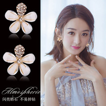 Sweet temperament lady petal ear pin buckle earrings lady atmosphere fashion charm diamond elegant Joker earrings