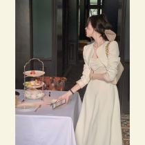 Autumn celebrity temperament goddess Fan set chic unique waist-tightening high-grade sense small fragrance white suspender dress