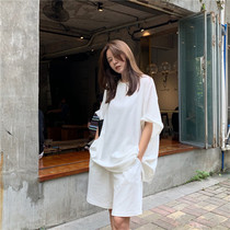 2022 Summer new female light cooked short sleeve name Yuanyo Fashion Casual Sports Fried Street Two Suit Shorts