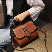Womens shoulder bag 2020 new net Red fashion retro shoulder small square bag texture small bag leather womens bag tide