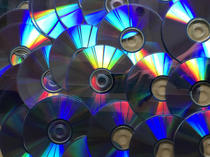 Beautiful reflective engraved DVD Scrap CD Waste CD treatment Bird drive decoration Manual CD clearance New