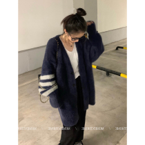 tb port wind two sides wearing a ferret fur coat jacket female outside wearing loose and lazy windward v collar knit cardiovert