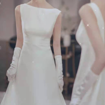 Satin light wedding dress 2021 New temperament bride Princess style wedding wedding dress French simple atmosphere long tail autumn
