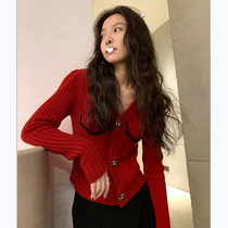 Autumn and winter new small fragrant wind red sweater women design sense niche V collar knitted cardigan coat slim base shirt
