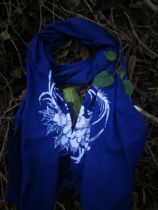 The National craftsmanship pure plant dyed grass and wood dyed batik scarf