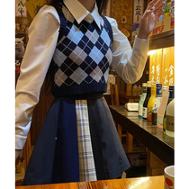 Short American lingge knitted vest womens 2021 early autumn retro outer wear hot girls fold and wear plaid sweater small vest