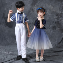 Childrens choral performance to serve primary and middle school students host male girl 6 A major choir poetry recitation of performance clothes