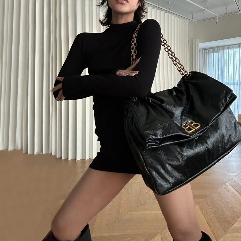 478块的“通勤神器”？本包居然能够塞下我的笔记这+伞+户口此还高级到例譬如从巴黎街头偷来的