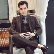Mens casual suit A set of trendy handsome small suit Korean slim formal three-piece suit British wind jacket